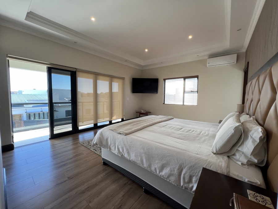 6 Bedroom Property for Sale in Sagewood Western Cape